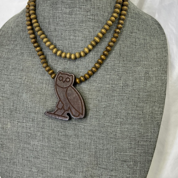 BRAND NEW OVOXO
GOODWOOD YMCMB TYGA NECKLACE PENDANT
DRAKE SUPREME…. COLLECTABLE - Picture 4 of 10